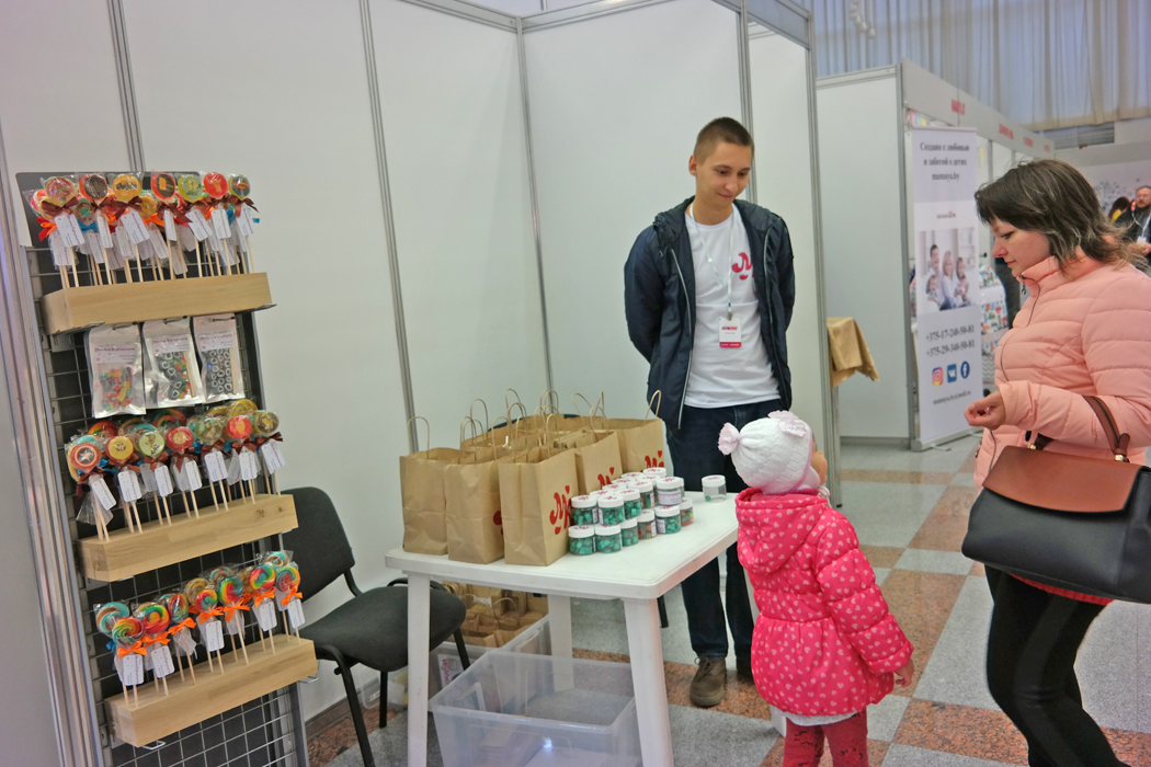 Марафон от «Полесье», бесплатный салон красоты и игрушки из детства родителей: в Минске работает выставка «БэбиЭкспо» 