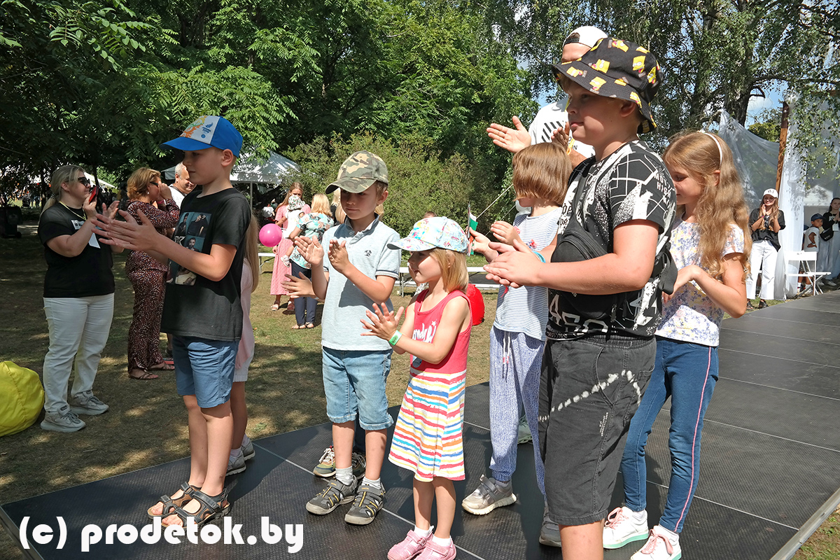 Вот это размах! Побывали на детском фестивале БуКидс 2.0, который занял почти весь Ботанический сад