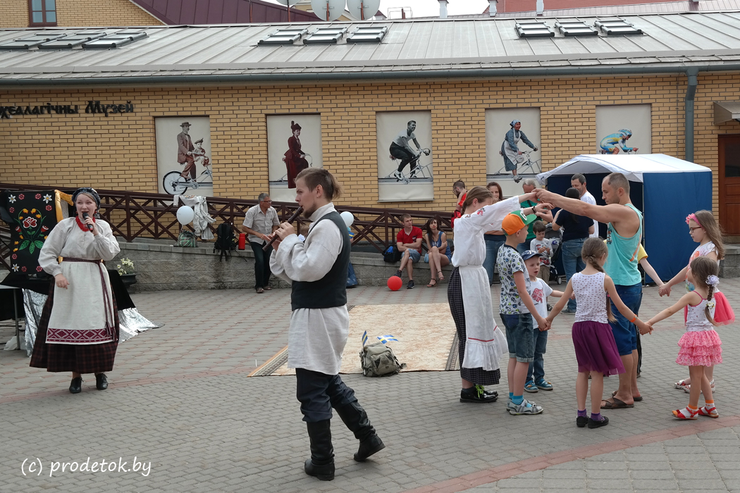 Учимся, играем, рисуем и дегустируем: как проходил семейный отдых на Празднике Швеции в Минске