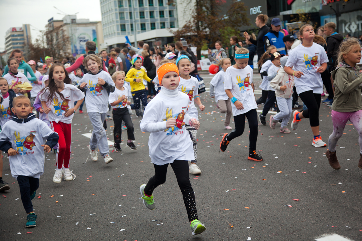 Около 2 тысяч участников собрал детский забег в рамках Минского полумарафона: фотофакт