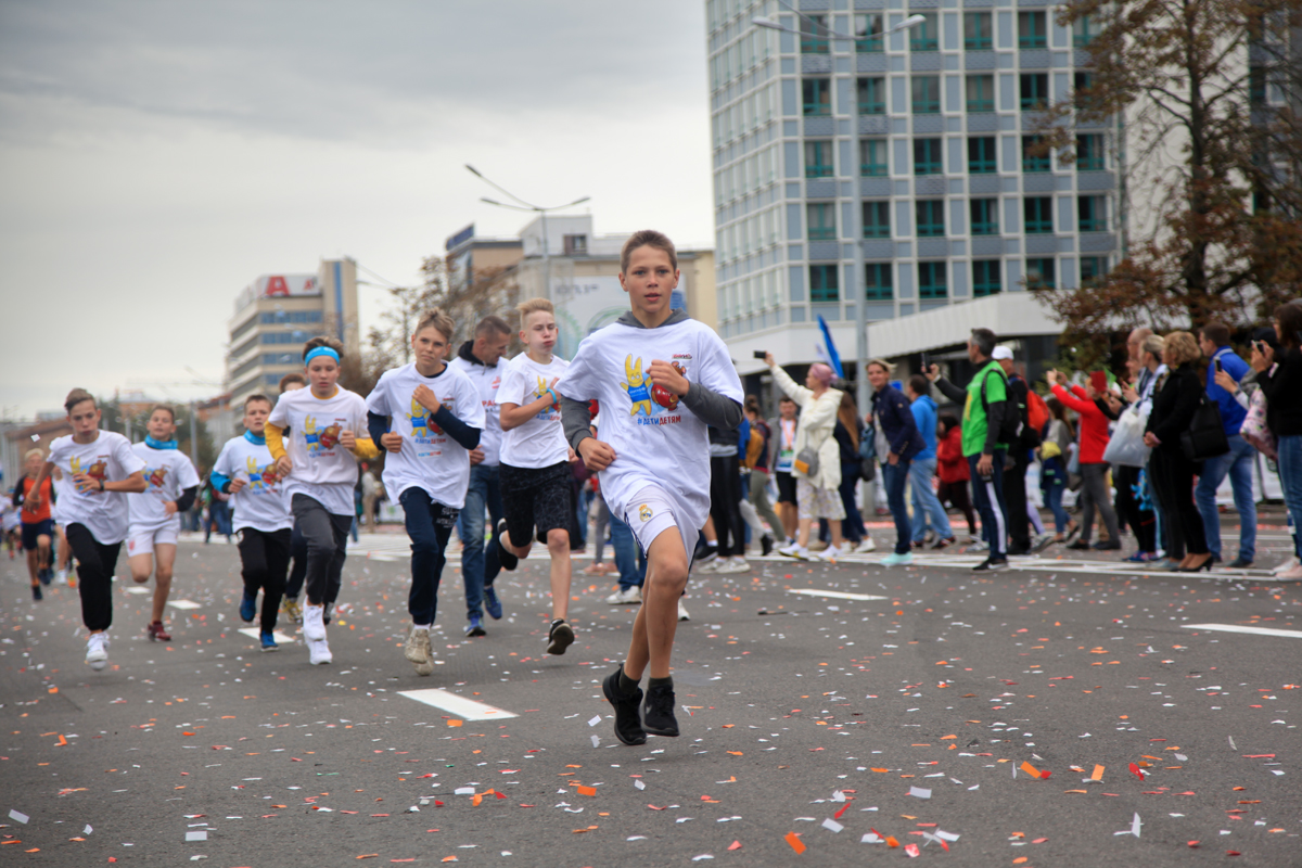 Около 2 тысяч участников собрал детский забег в рамках Минского полумарафона: фотофакт
