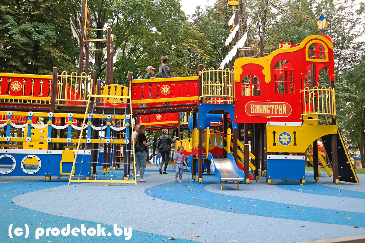 Тестируем новую детскую площадку в Парке Горького 