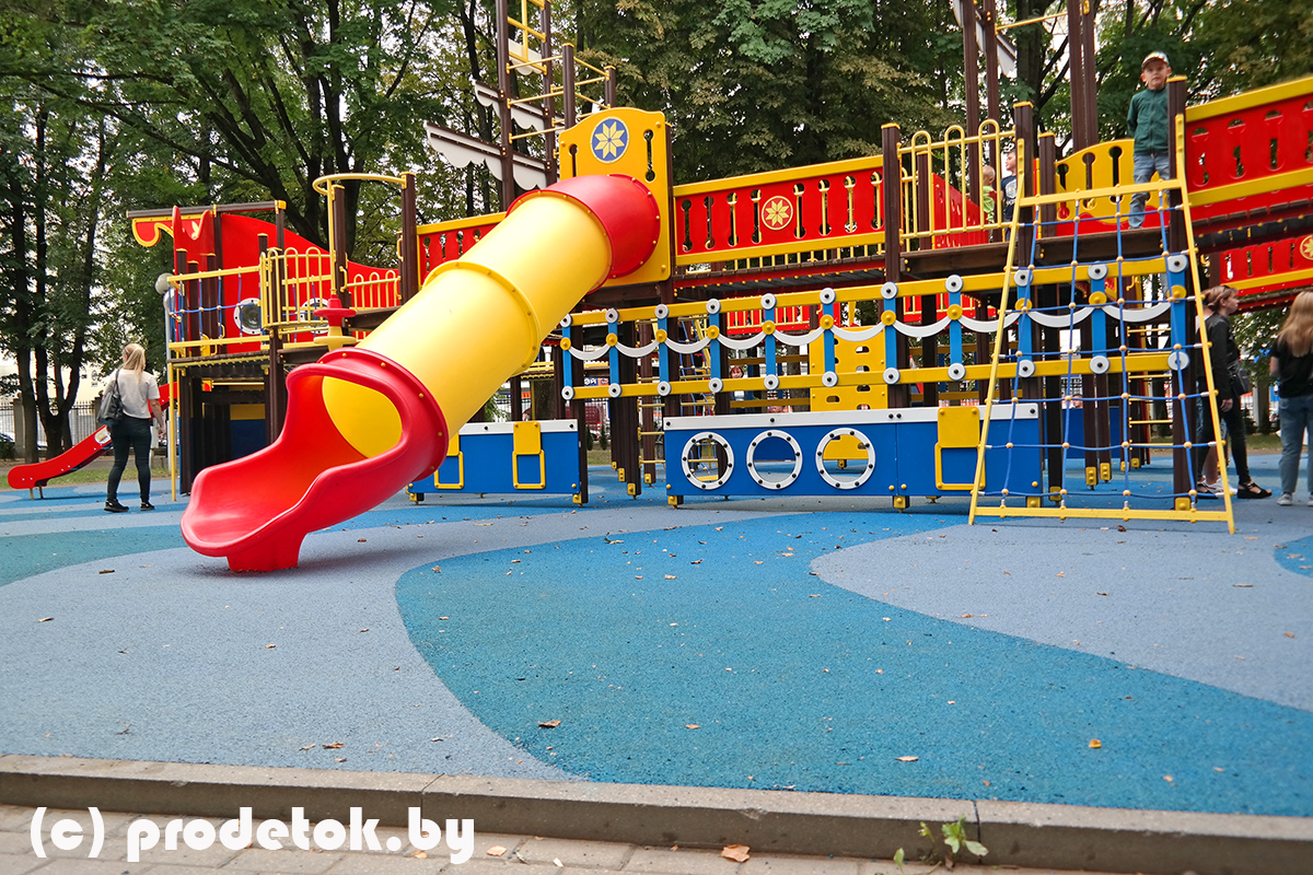 Тестируем новую детскую площадку в Парке Горького 