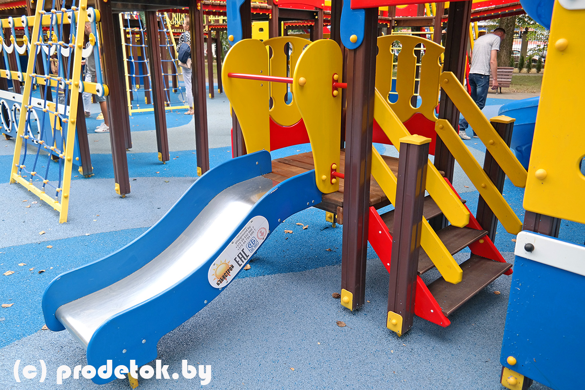 Тестируем новую детскую площадку в Парке Горького 