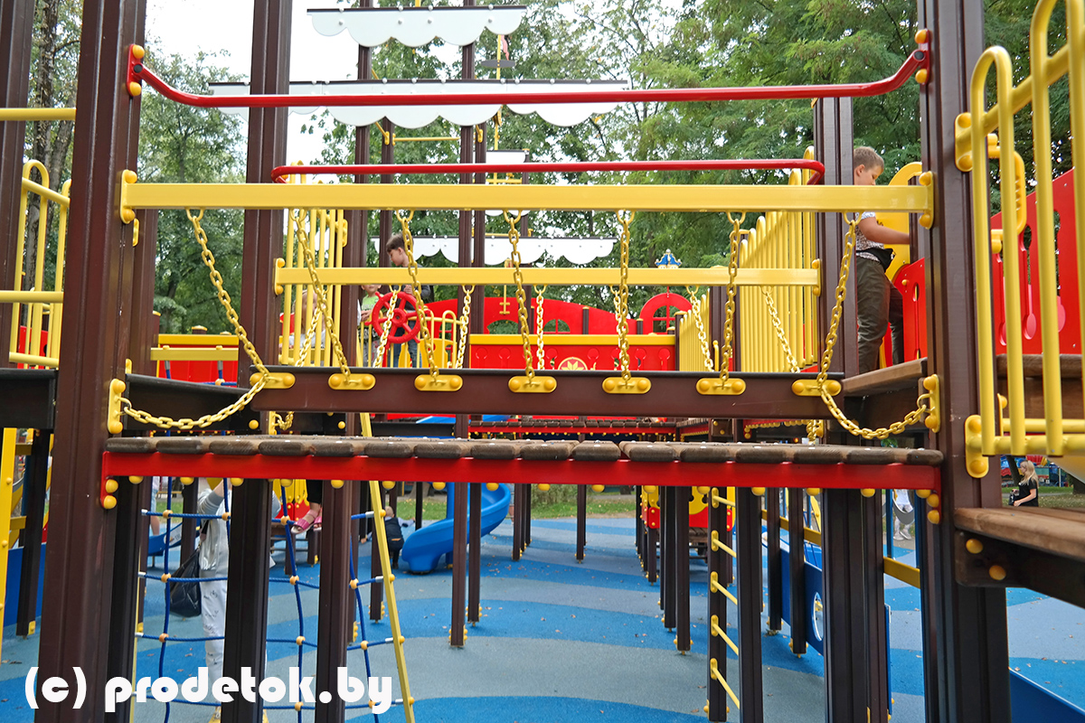 Тестируем новую детскую площадку в Парке Горького 