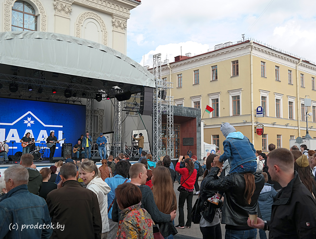 C концертом, но без фудкорта: как в Верхнем городе отмечали День Независимости Республики Беларусь