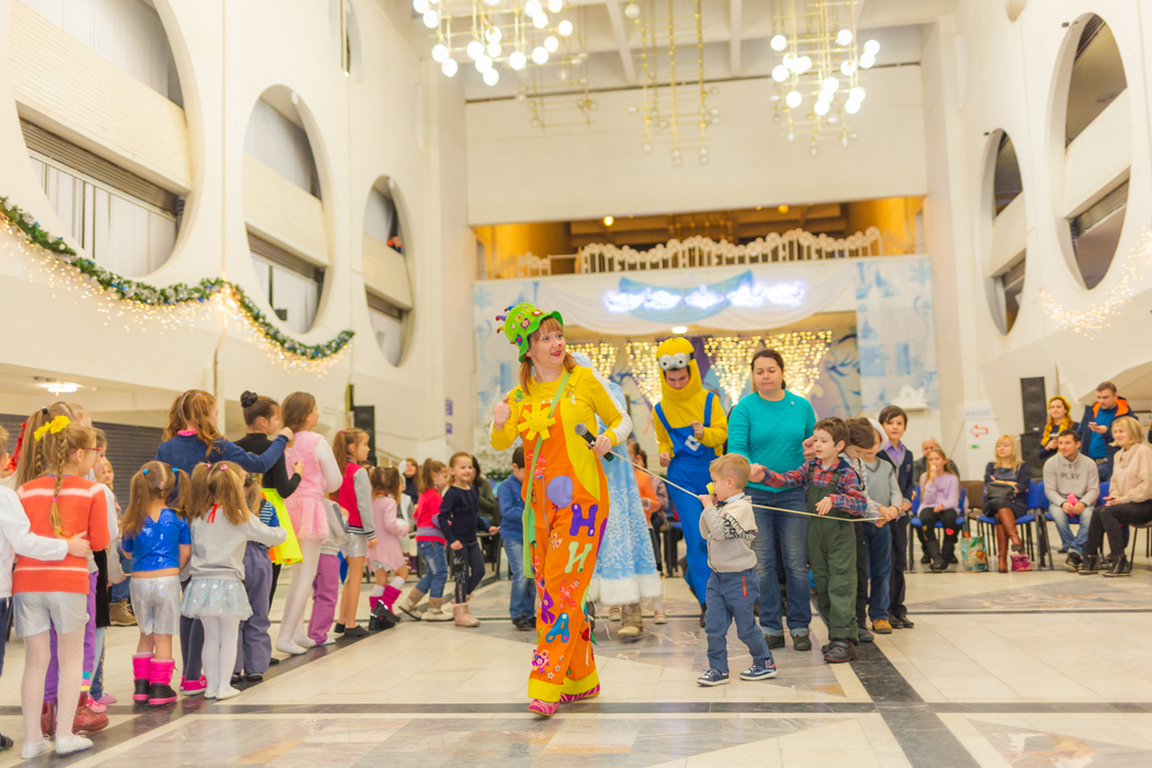 «Добрая елка»: в Минске состоялся инклюзивный новогодний праздник для детей с аутизмом