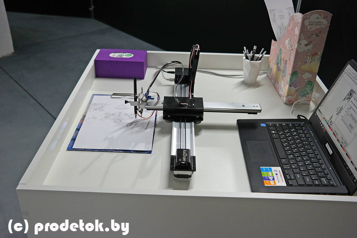 Робот-чертежник. Фестиваль роботов в Минске 2021: фотоотчет и отзыв