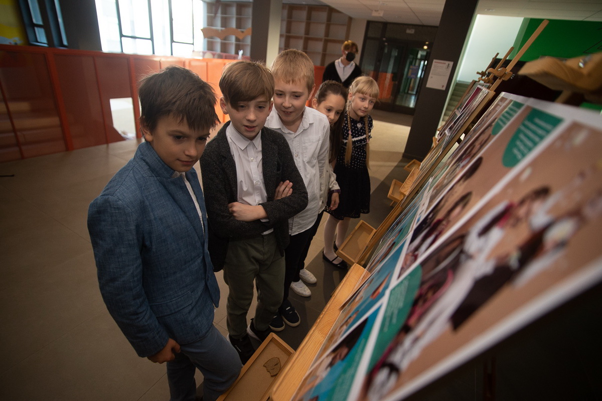 В школах Беларуси прошла фотовыставка о детях с инвалидностью