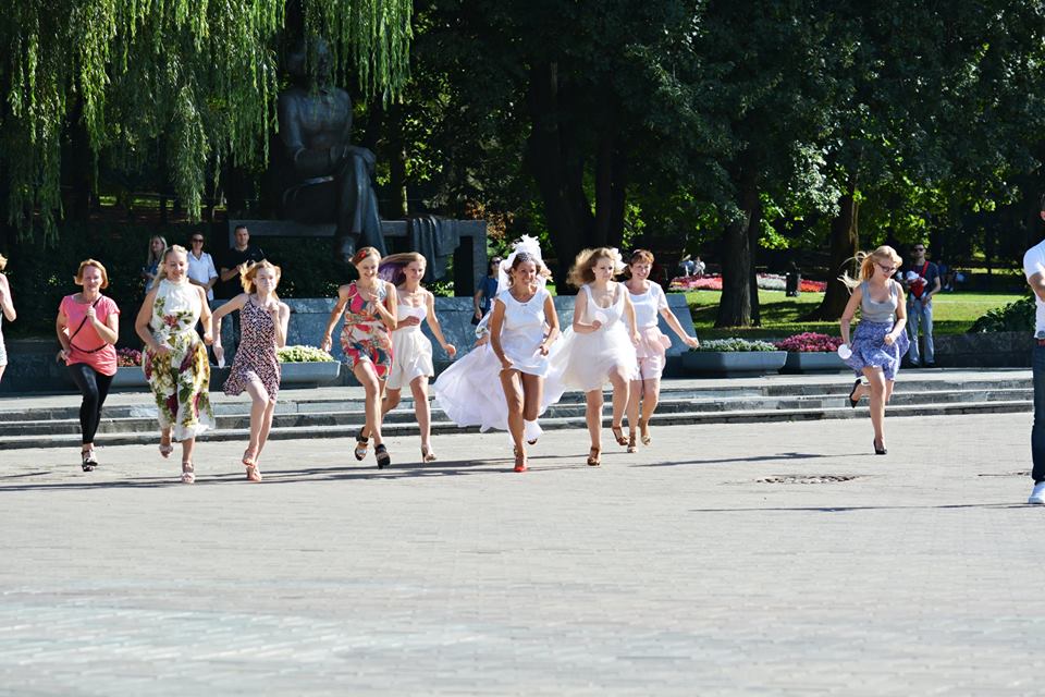В Парке Горького прошел фестиваль фотографии под открытым небом «ФОТОЗОНА» 
