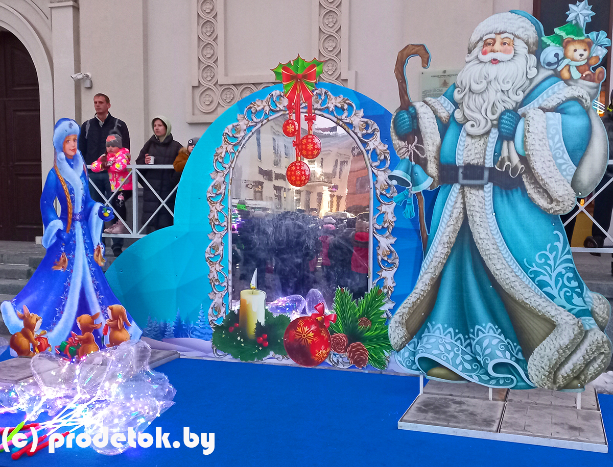 Фотозона на  вокзале. Красивые и необычные елки к Новому 2022 году в Минске