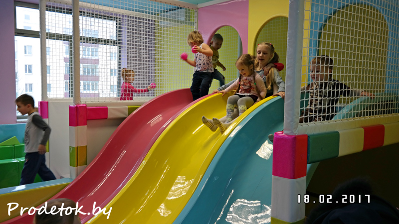 Горки в малышковой мягкой зоне детского развлекательного центра «Фан Сити»