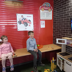 Кафе Гараж с детской комнатой (в Уручье): фотоотчет и отзыв