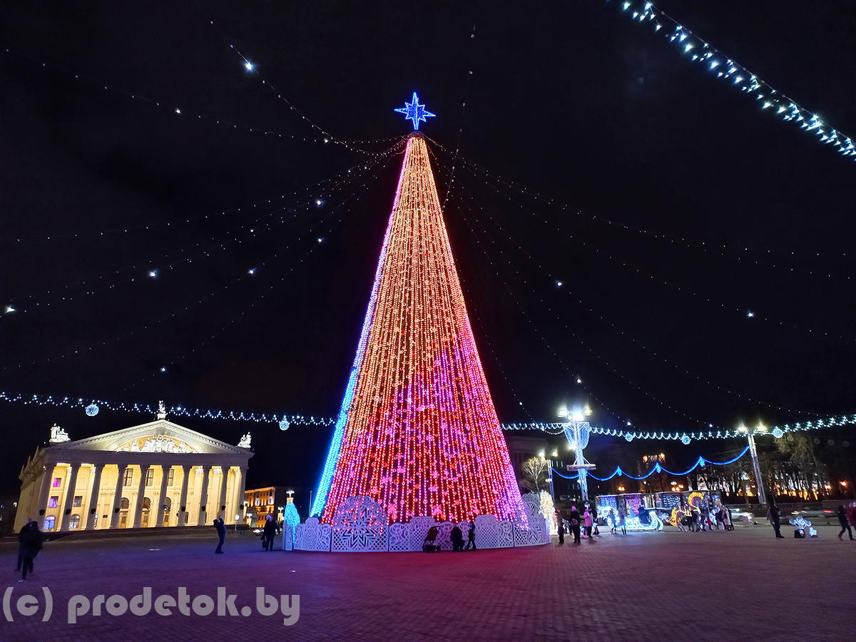В Минске зажглась новогодняя иллюминация: фотофакт