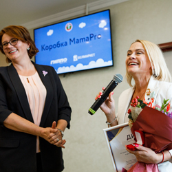 В Минских роддомах всем новорожденным 7 месяцев будут дарить коробки с подарками