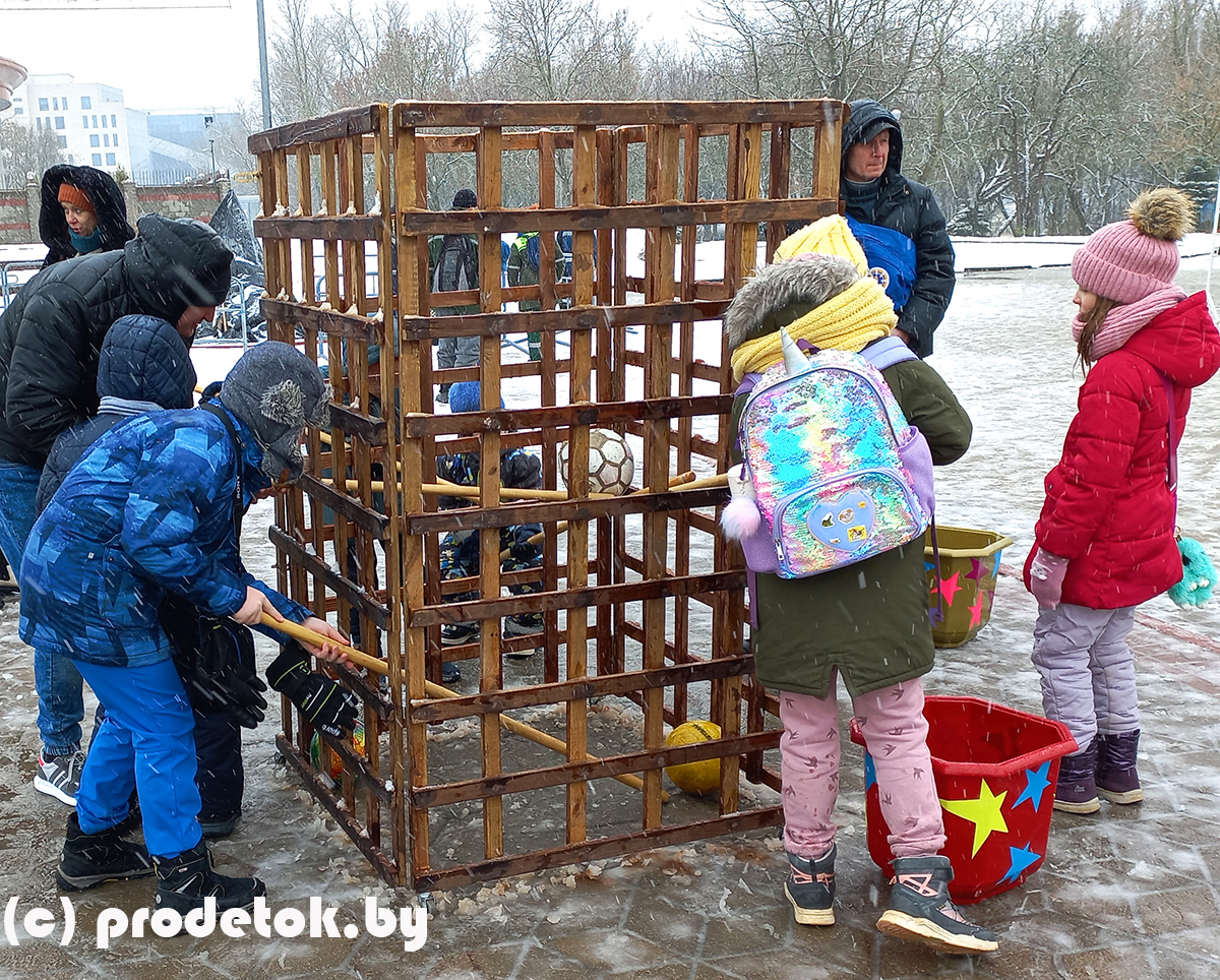 Какие конкурсы и развлечения устраивают на Масленицу