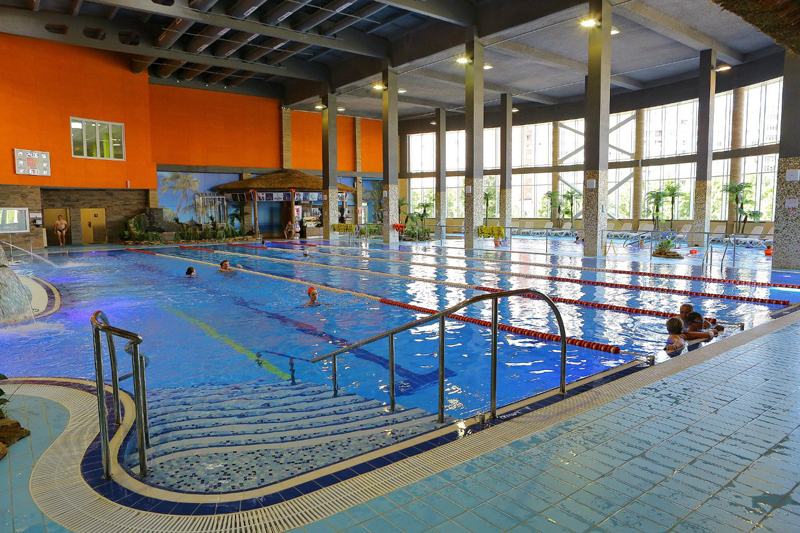 В Каменной Горке откроется новый многофункциональный физкультурно-оздоровительный комплекс. Посетителей ждет водно-термальная зона, бассейны для деток от года и ледовый каток. 