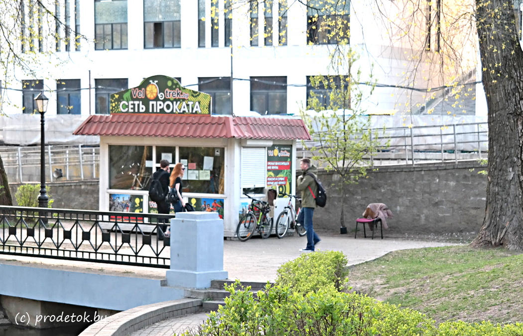 Автомат для покупки билетов, детские аттракционы «по 1,5» и цветы: в Парке Горького начался новый сезон