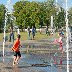 Парк Победы в Минске (Комсомольское озеро): интересные фонтаны, детские площадки и здоровый образ жизни: фотоотчет, отзыв и полезные советы при посещении с детьми