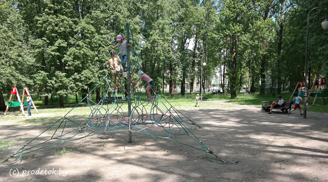 Детские площадки на Комсомольском озере
 