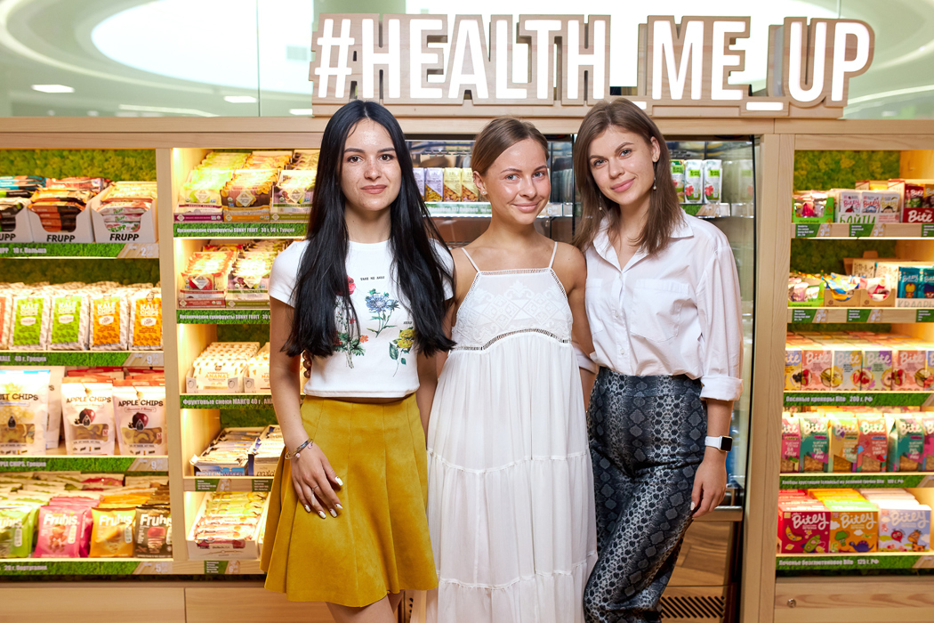 Фруктовые батончики, чипсы из яблока и капусты вместо попкорна: в Минске открыли первую зону правильного питания в кино