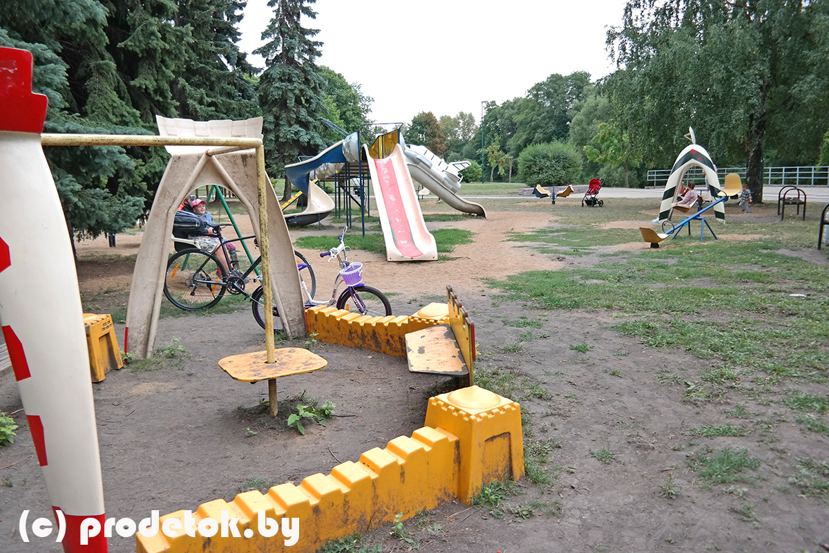 Необычная детская  площадка №2 с ракетой 