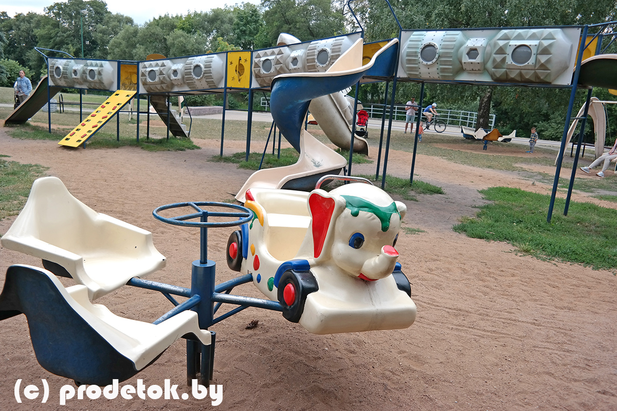 Необычная детская  площадка №2 с ракетой 