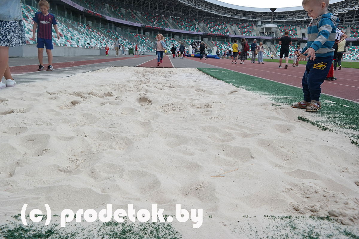 Выставка ретроавтомобилей и шоу барабанщиков: 100-летие Минского городского БФСО «Динамо»!