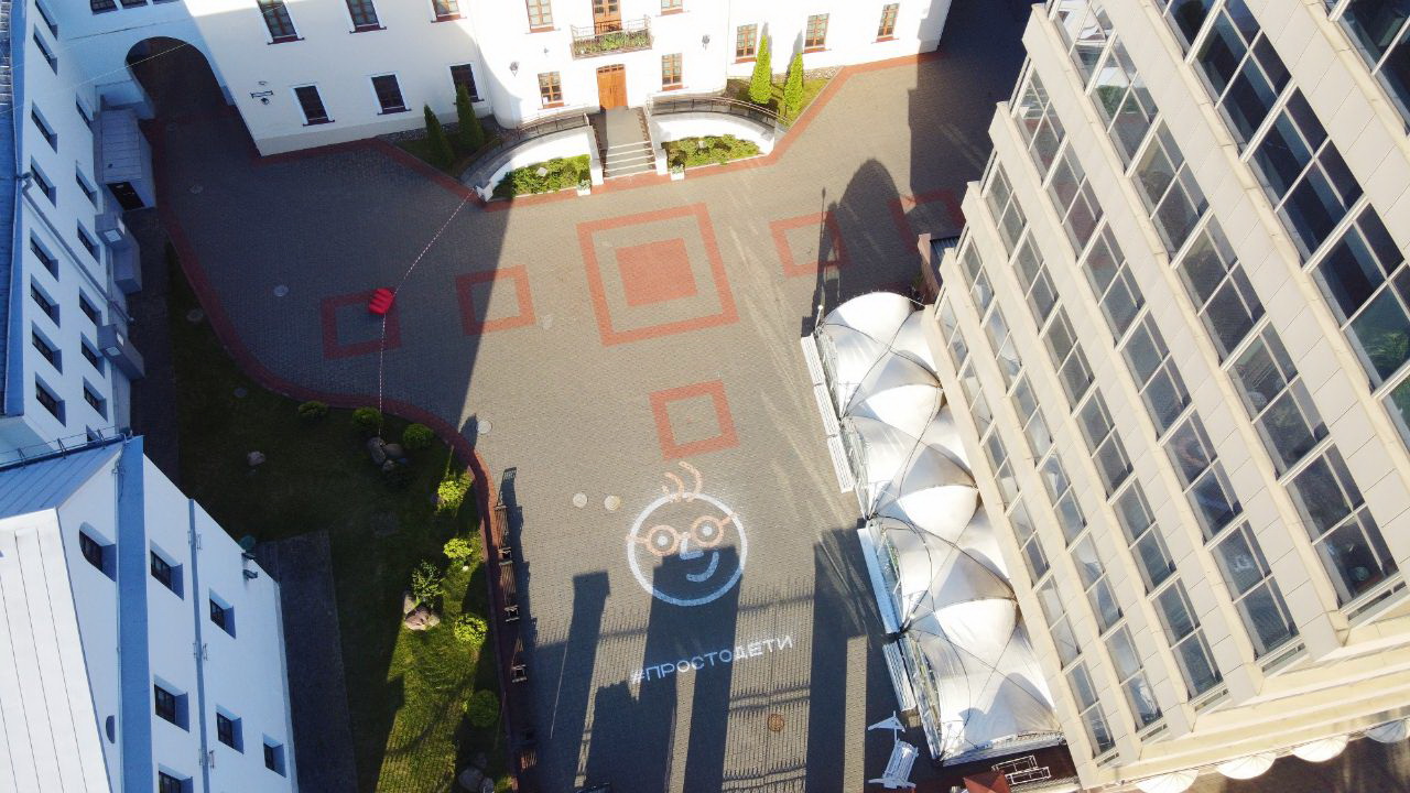 #ПРОСТОДЕТИ: ХУДОЖНИКИ ПОДДЕРЖАЛИ АКЦИЮ В ДЕНЬ ЗАЩИТЫ ДЕТЕЙ В МИНСКЕ