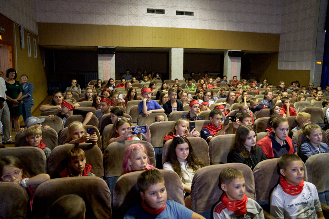 Посмотрите на робота-педагога в ИТ-лагере