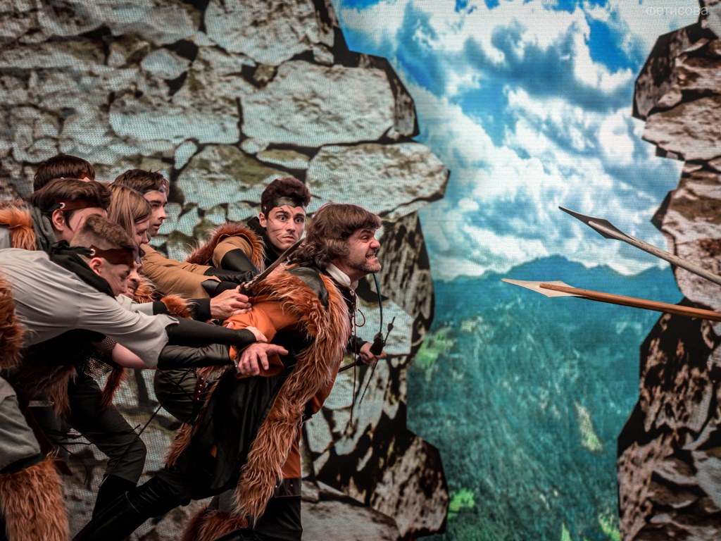 Спектакль по мотивам повести Астрид Линдгрен  «Рони, дочь разбойника» можно посмотреть онлайн