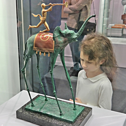 На Зыбицкой появился семиметровый слон