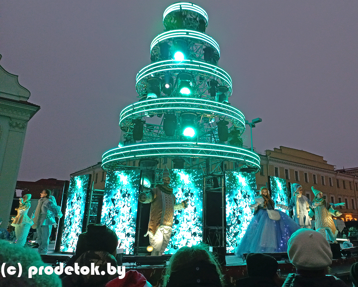 «БАЛ НОВОГОДНИХ ЖЕЛАНИЙ» В ВЕРХНЕМ ГОРОДЕ: как проходит бесплатное представление