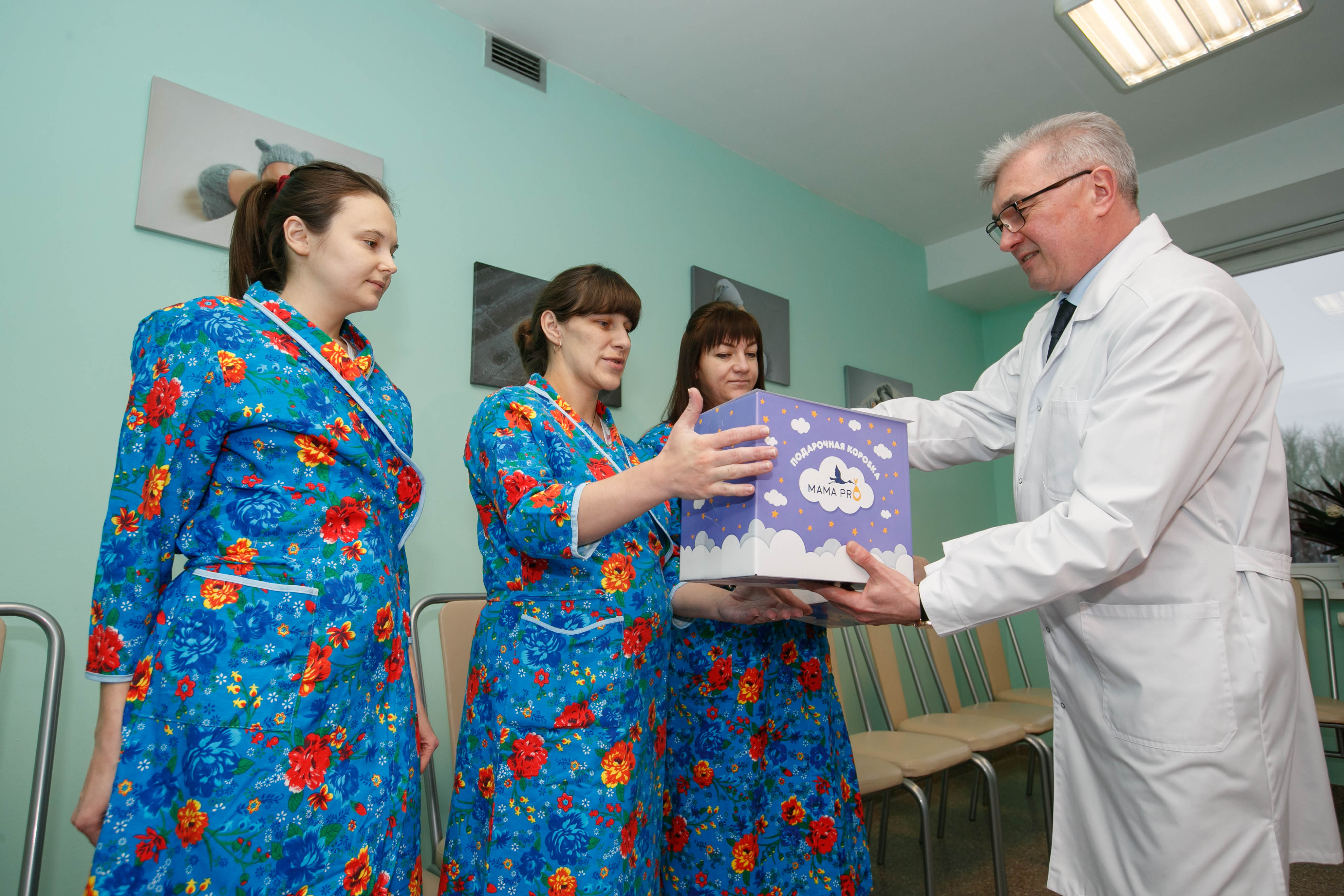 Маму первого родившегося в 2019 году минчанина встречал из роддома Министр здравоохранения