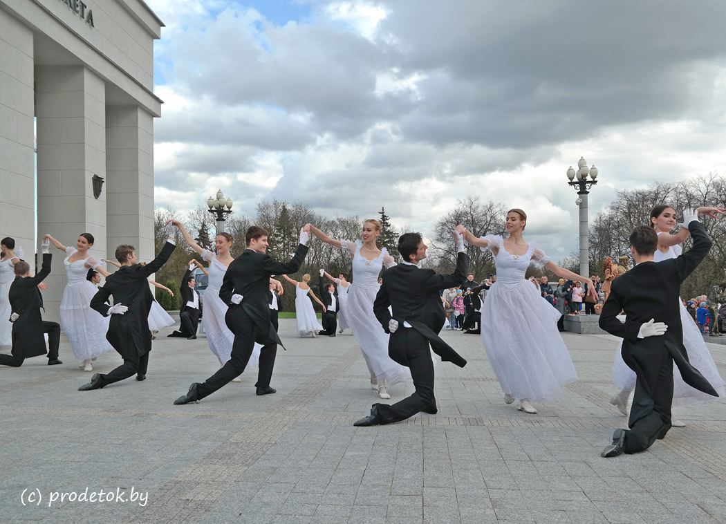 В Минске прошла торжественная церемония запуска фонтанов: фотофакт